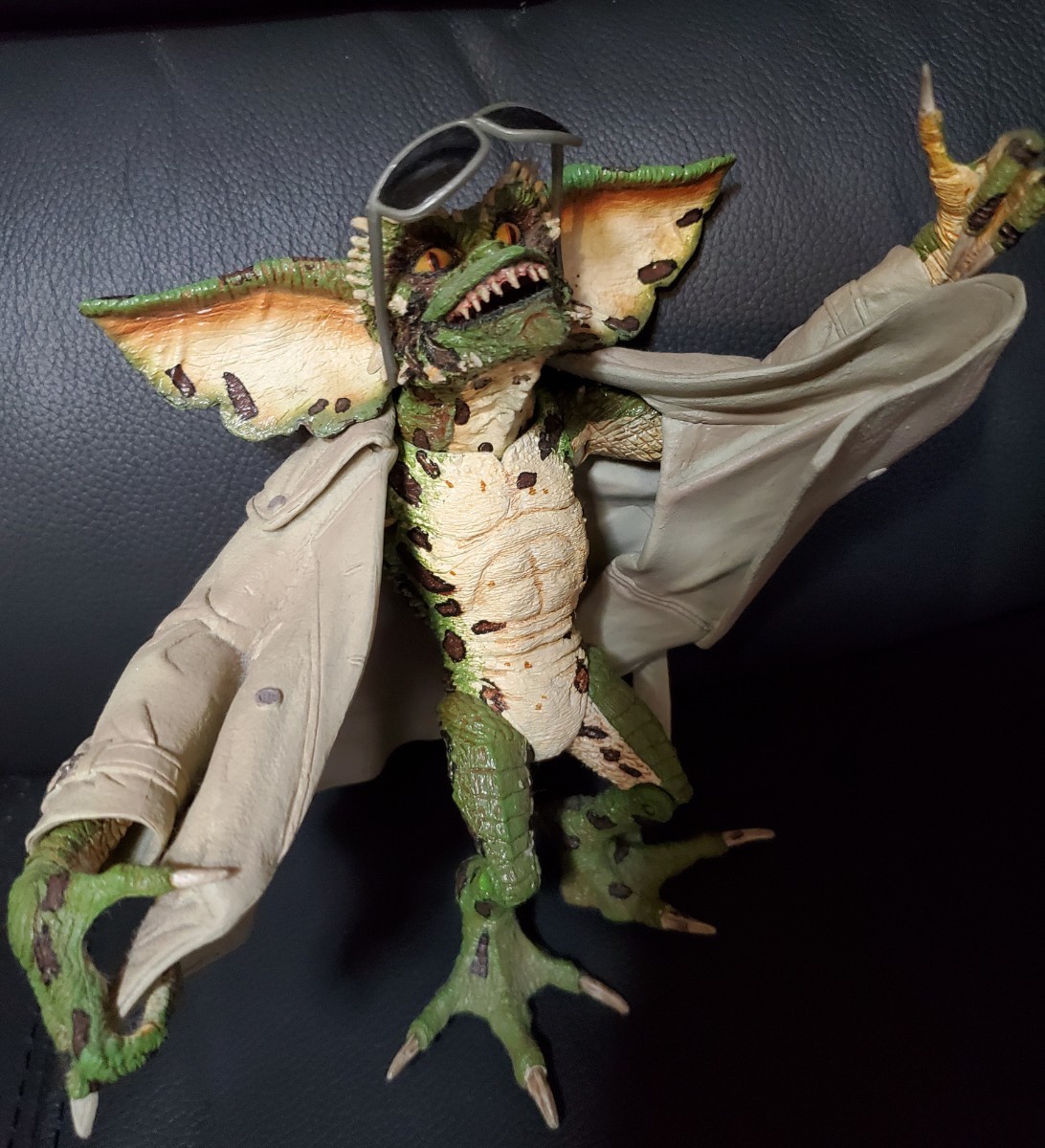gremlin figure neca Age14+