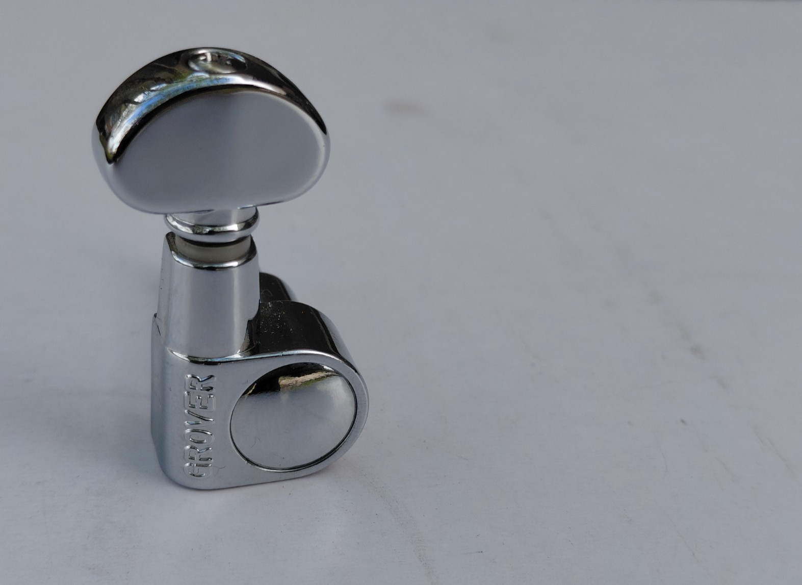 Grover 1-Pin In-Line Locking Tuners Set of 6 Made in Korea 1990s Vintage OEM Grover 1-Pin In-Line Locking Tuners Set of 6 Made in Korea 1990s Vintage OEM