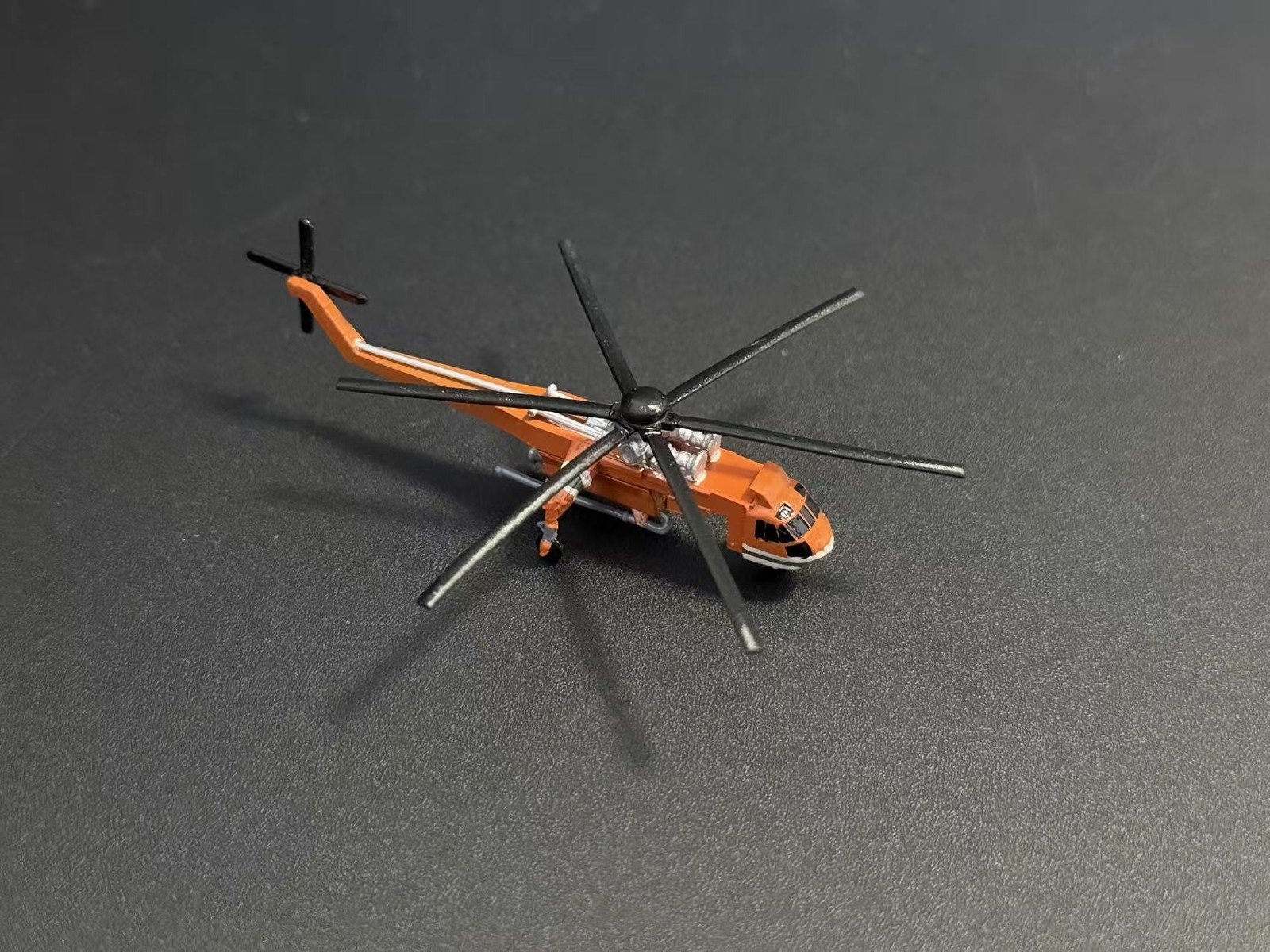 1/400 US Sikorsky S-64 Skycrane Pre-colored finished model