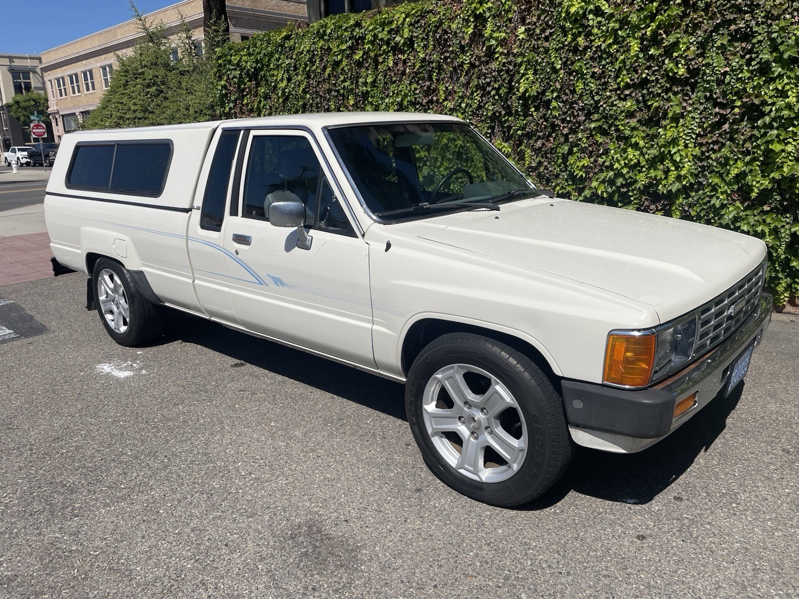 1986 Toyota Pickup XTRACAB RN70 DLX