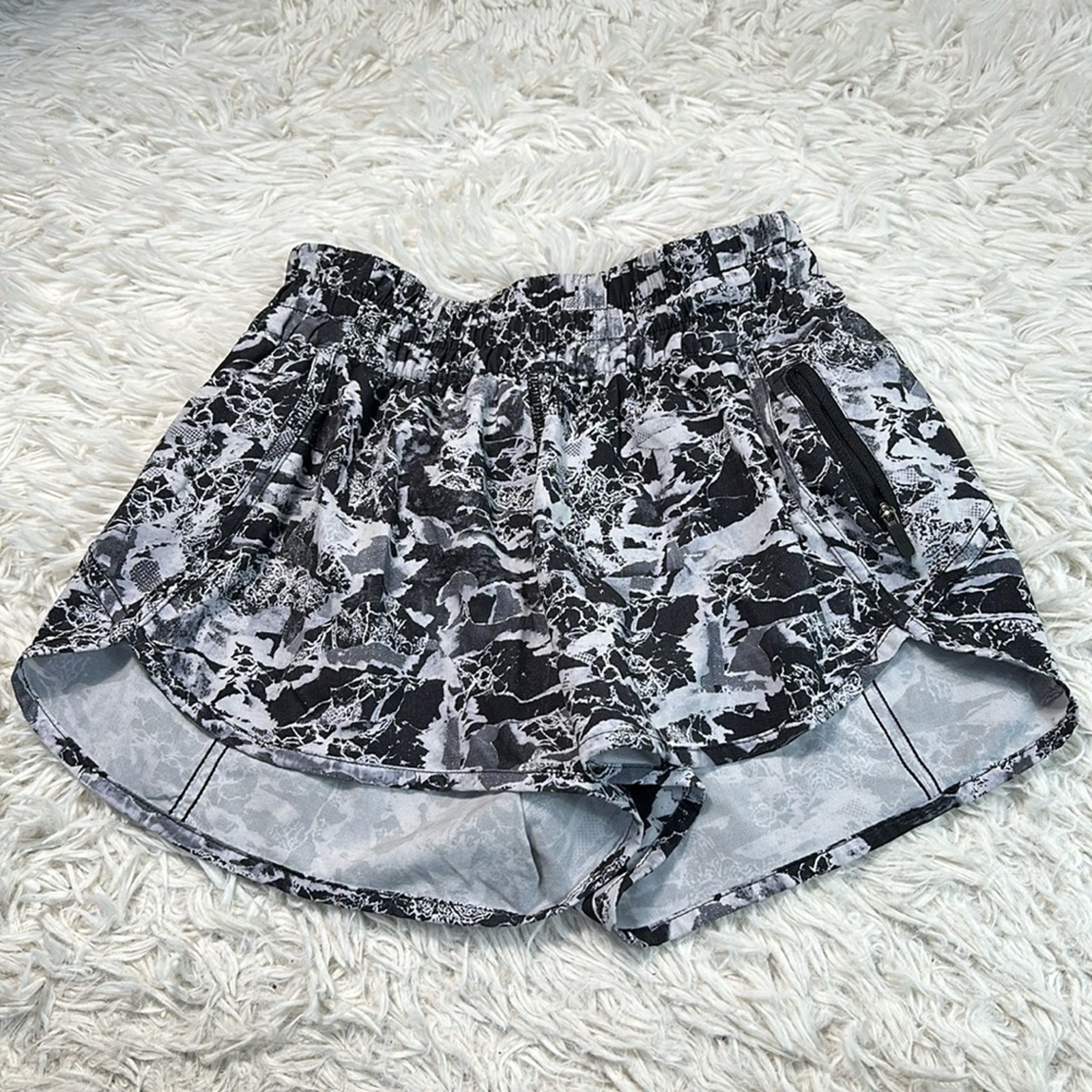 Lululemon Tracker Short V 4\
