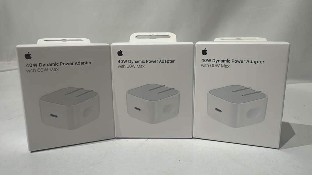 1x Genuine Apple 40W Dynamic Power Adapter with 60W Max 1x Genuine Apple 40W Dynamic Power Adapter with 60W Max