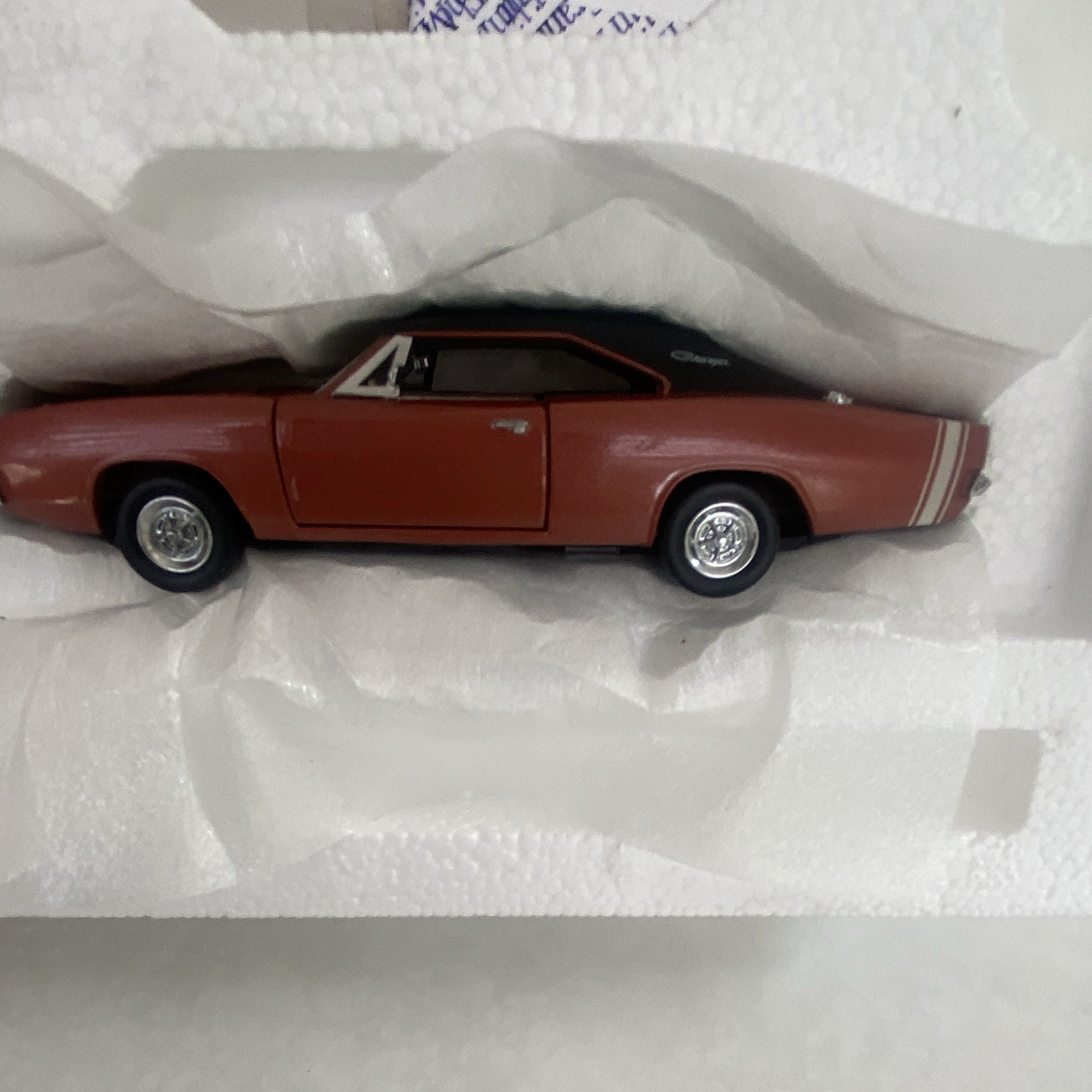 Franklin Mint 1968 Dodge Charger R/T 1/43 Scale Diecast Replica With Box