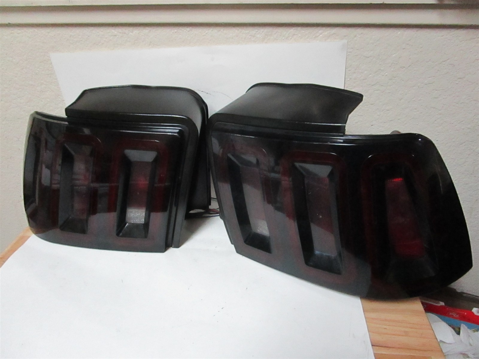 1999-2004 Ford Mustang Rear Eagle Eyes RAXIOM Tail Light Pair LH RH OEM