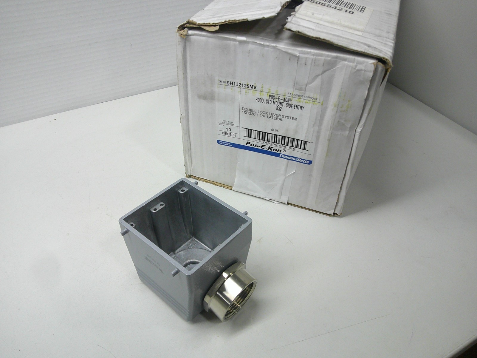 Thomas & Betts SH132125MV Pos-E-Kon Double Post Hood B Series