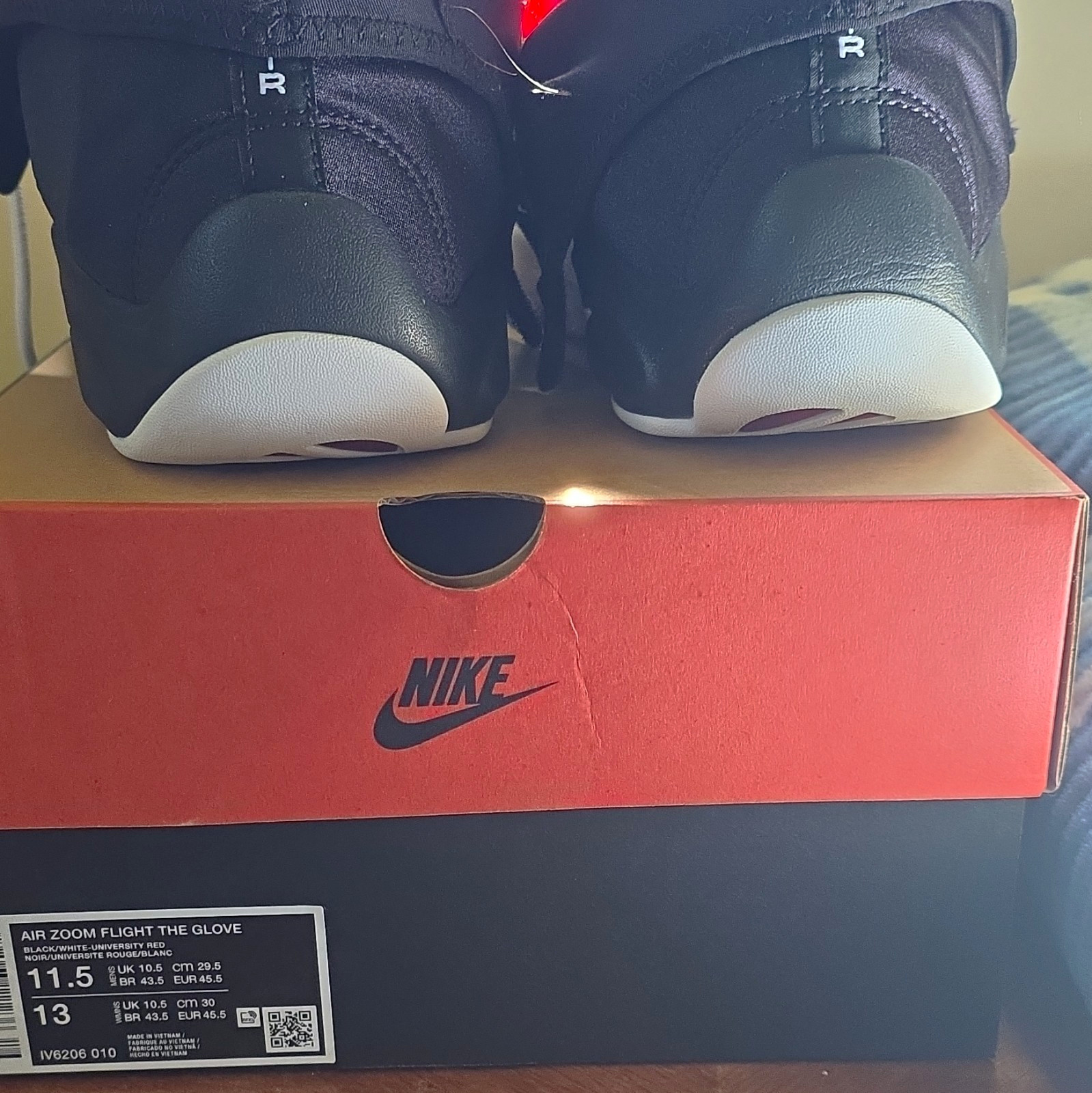 Nike Air Zoom Flight The Glove OG 2026 Black/White/Red IV6206-010 Nike Air Zoom Flight The Glove OG 2026 Black/White/Red IV6206-010