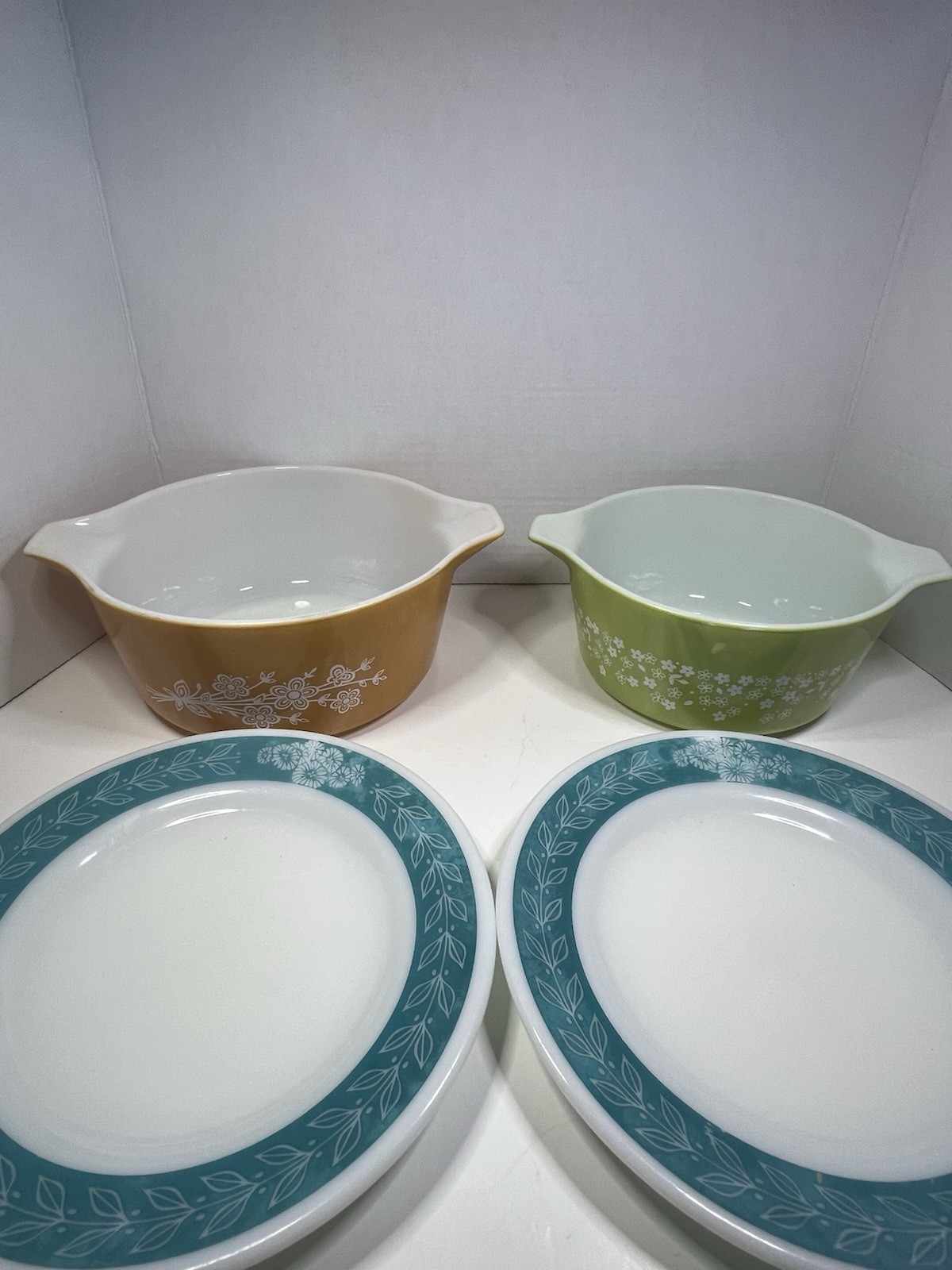 Vintage Pyrex Mixed Lot: Butterfly Gold, Crazy Daisy Bowls & Bluegrass Plates