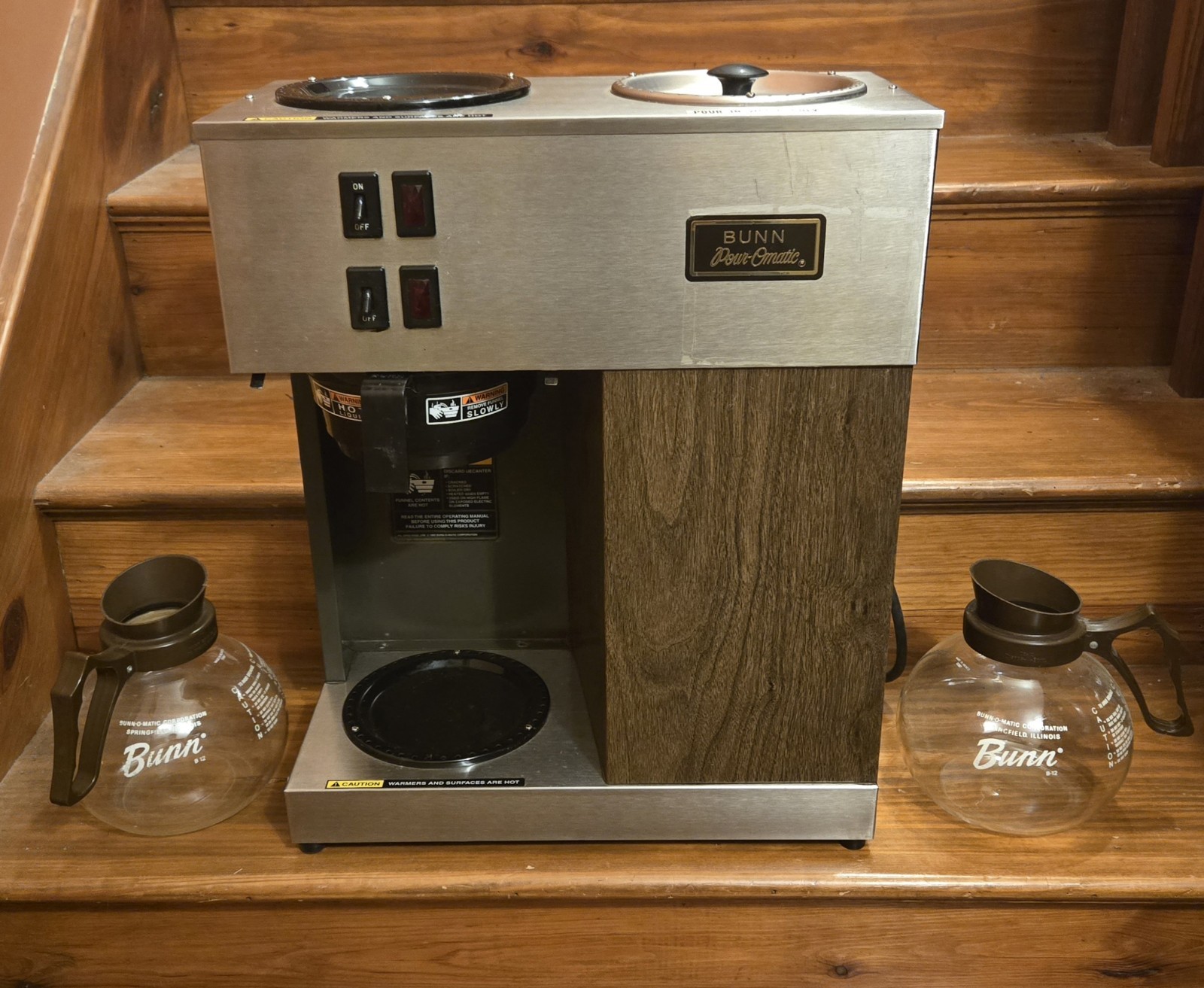 BUNN VPR Commercial Coffee Brewer Maker 2 Warmers Dual Plate W/ 2 BUNN Carafe 