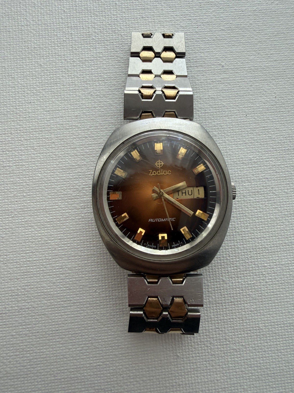 Zodiac Automatic Vintage Root Beer Metallic Swiss Made Day Date Watch 2 Tone 17j