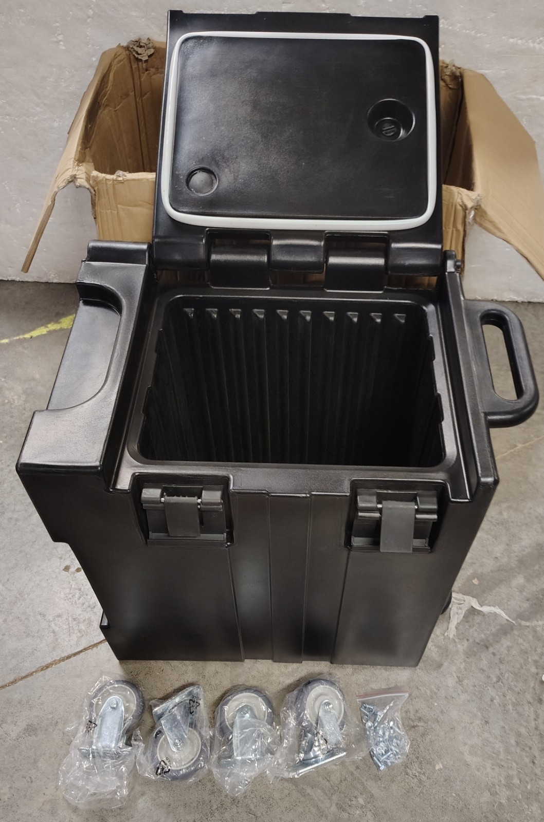 VEVOR Insulated Food Pan Carrier, 75L Hot Box for Catering, Top Load, BW 75 VEVOR Insulated Food Pan Carrier, 75L Hot Box for Catering, Top Load, BW 75