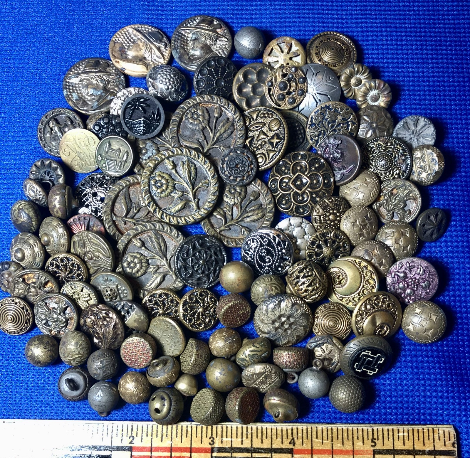 Antique Victorian Metal Button Lot (100) - Ornate Picture Filigree Twinkle Antique Victorian Metal Button Lot (100) - Ornate Picture Filigree Twinkle