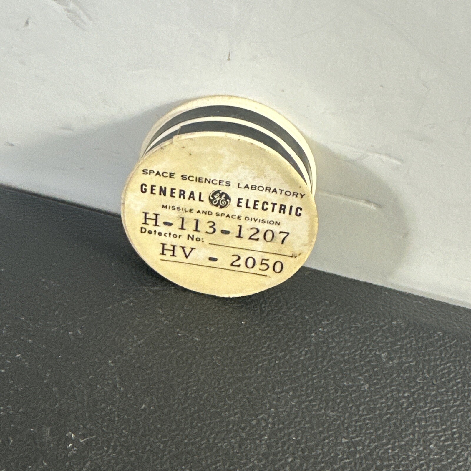 Vintage G.E Avalanche PhotoDiode. H-113-1207. Detector No HV-2050 (Untested) Vintage G.E Avalanche PhotoDiode. H-113-1207. Detector No HV-2050 (Untested)
