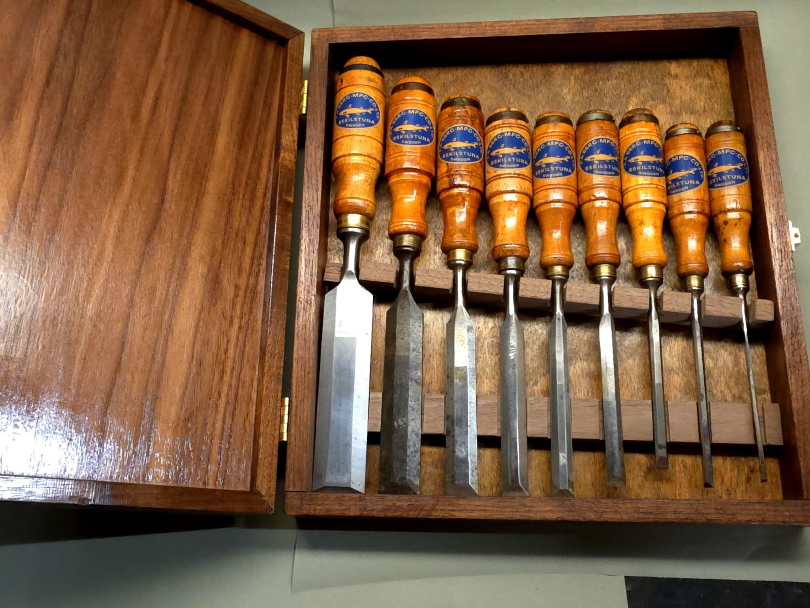 Stunning Set Of 9 Ea Berg Eskilstuna Chisels In custom Made Box Extra Fine Stunning Set Of 9 Ea Berg Eskilstuna Chisels In custom Made Box Extra Fine