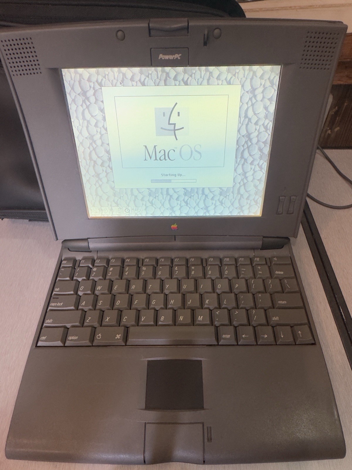 Clean Retro Apple Macintosh PowerBook 520 - Vintage Laptop - Tested And Working Clean Retro Apple Macintosh PowerBook 520 - Vintage Laptop - Tested And Working