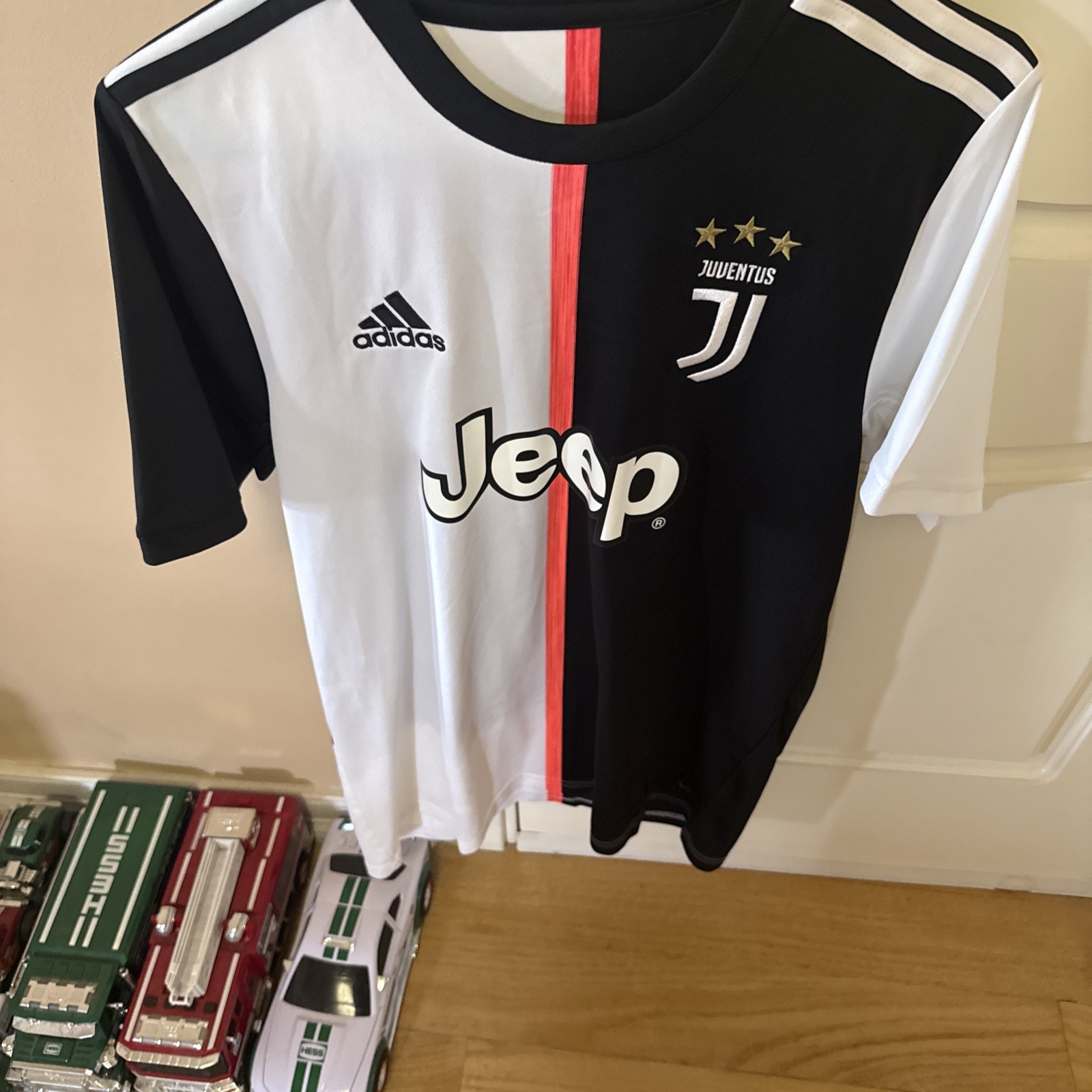 JUVENTUS 2019 2020 HOME SOCCER JERSEY ADIDAS Medium Used JUVENTUS 2019 2020 HOME SOCCER JERSEY ADIDAS Medium Used