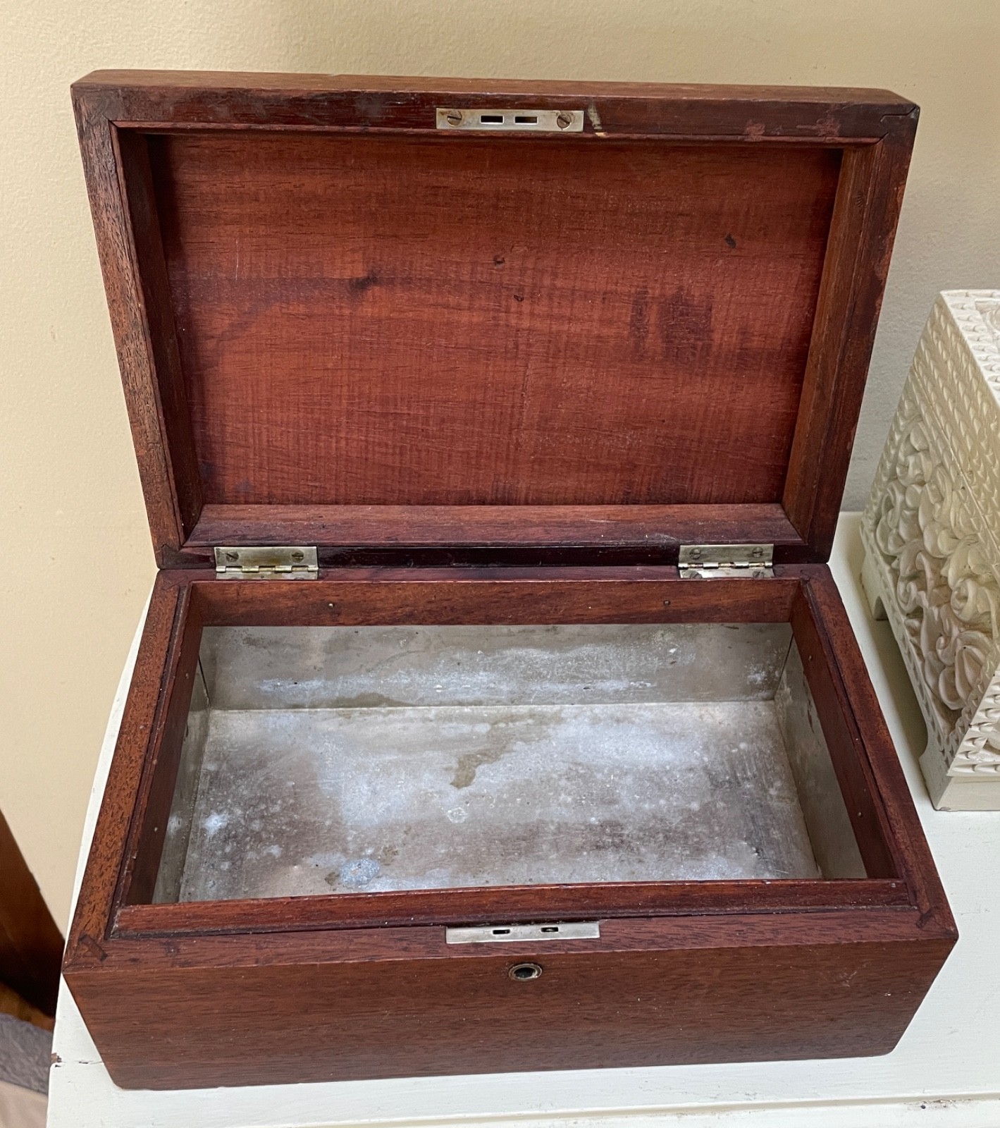Atq / Vtg Wood Box with Metal Lining~Humidor / Tea Chest