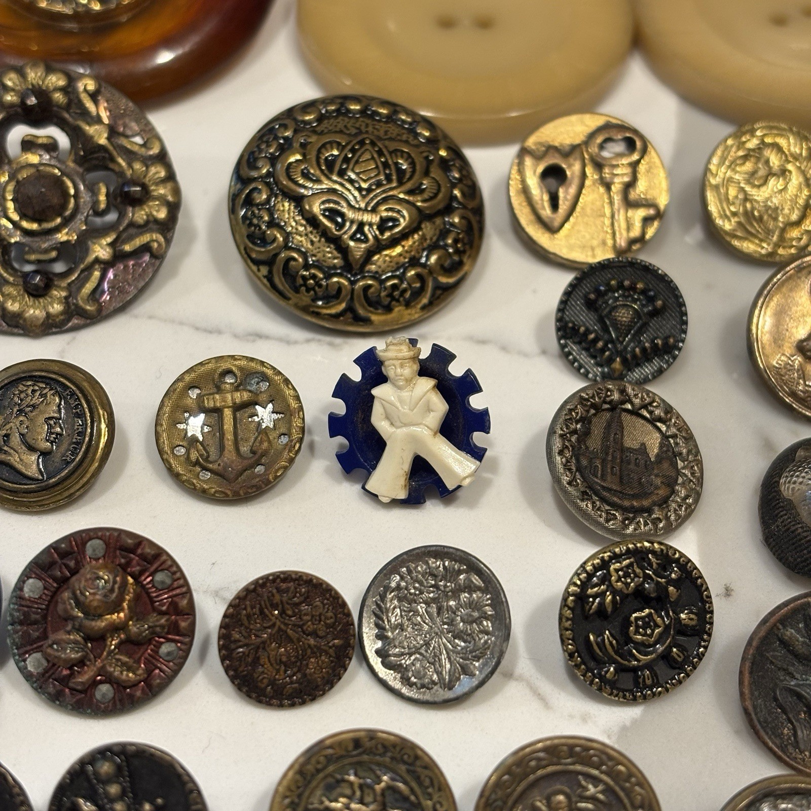 RARE Antique Victorian Picture Button Lot Of 61 Brass Steel Glass Horn 1800s RARE Antique Victorian Picture Button Lot Of 61 Brass Steel Glass Horn 1800s