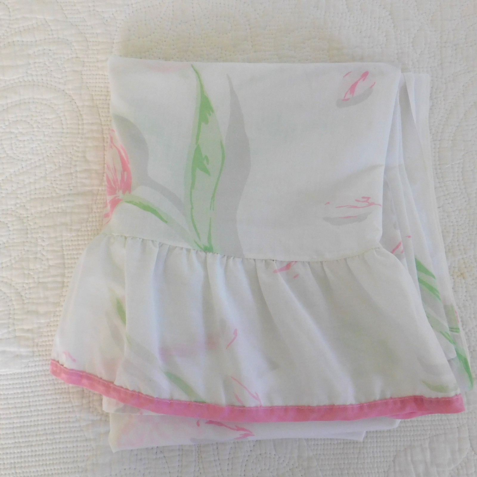 Vintage Full Flat Sheet Ruffle Hem Vintage Floral Cottage Shabby Chic Vintage Full Flat Sheet Ruffle Hem Vintage Floral Cottage Shabby Chic