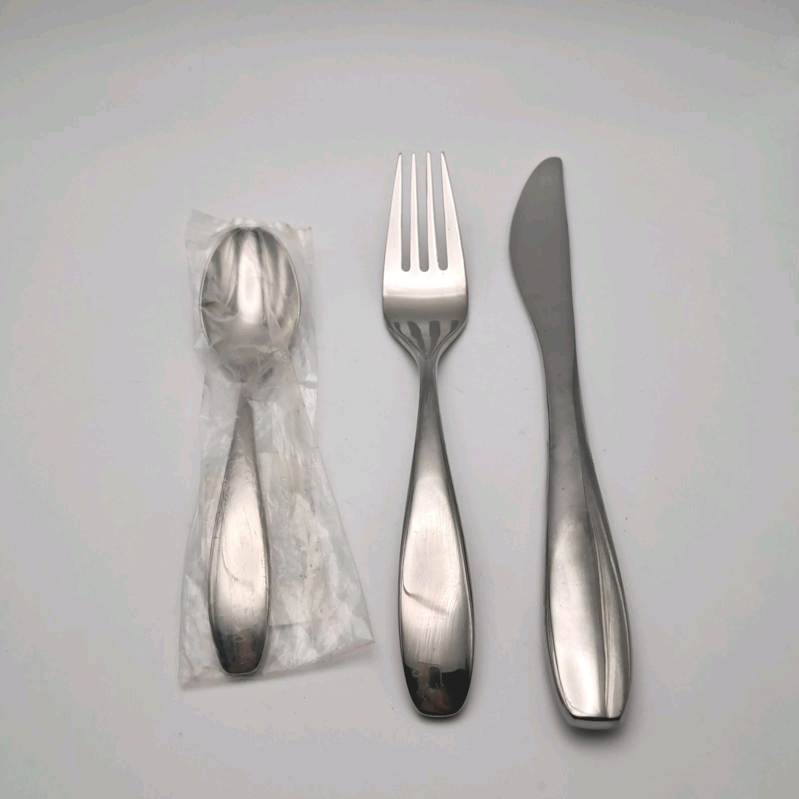 Oneida Stafford Glossy Dinner Fork & Knife, Teaspoon Stainless Flatware Vietnam Oneida Stafford Glossy Dinner Fork & Knife, Teaspoon Stainless Flatware Vietnam