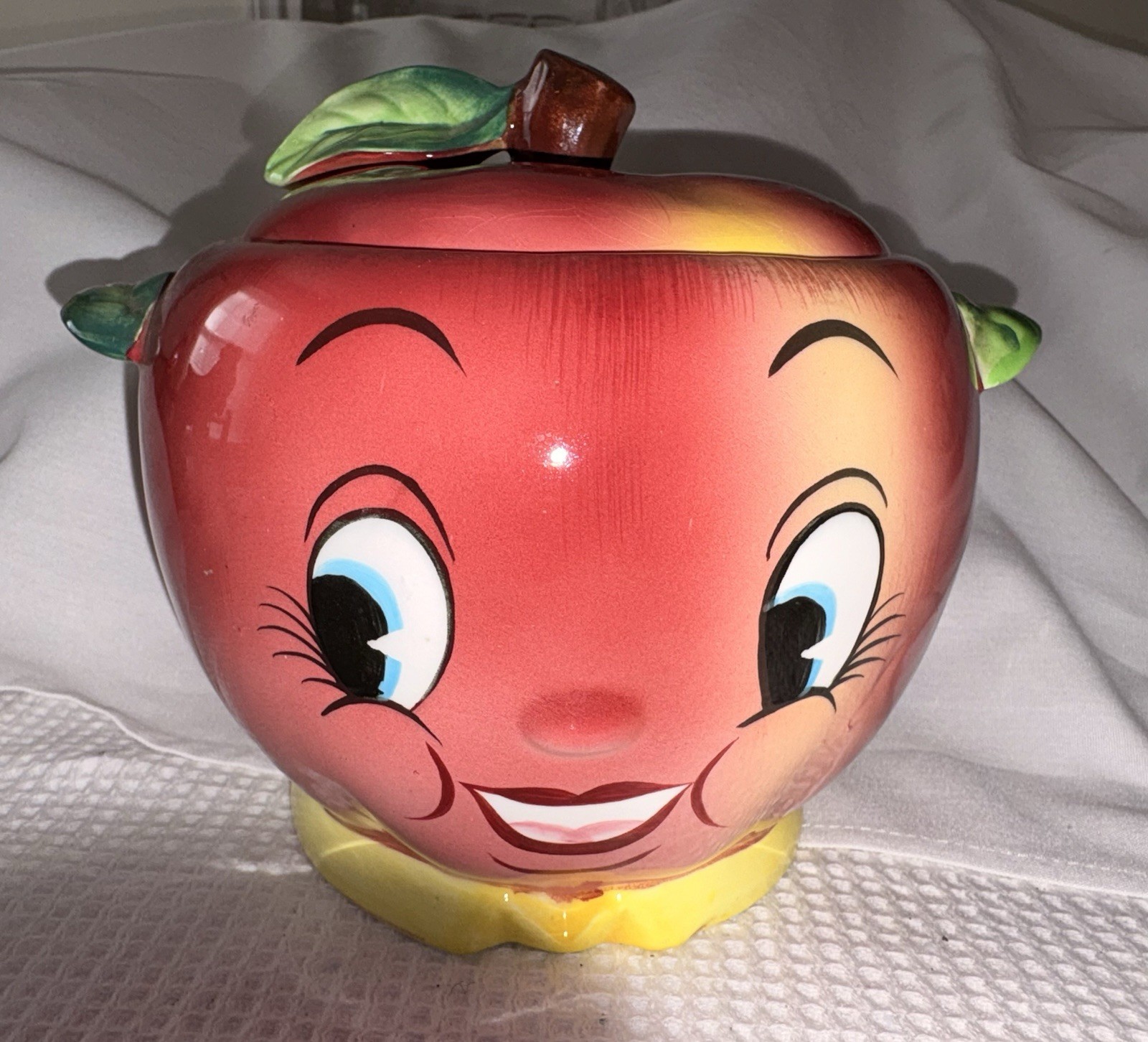 VINTAGE PY JAPAN HAPPY APPLE ANTHROPOMORPHIC COOKIE JAR WITH LID VINTAGE PY JAPAN HAPPY APPLE ANTHROPOMORPHIC COOKIE JAR WITH LID