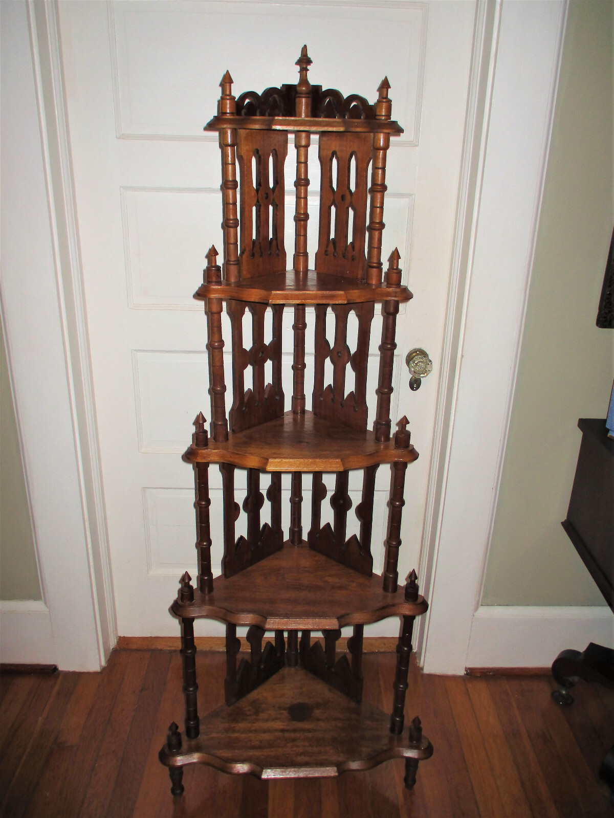 Gorgeous Antique Victorian Ornate Serpentine Walnut Corner / Whatnot Stand