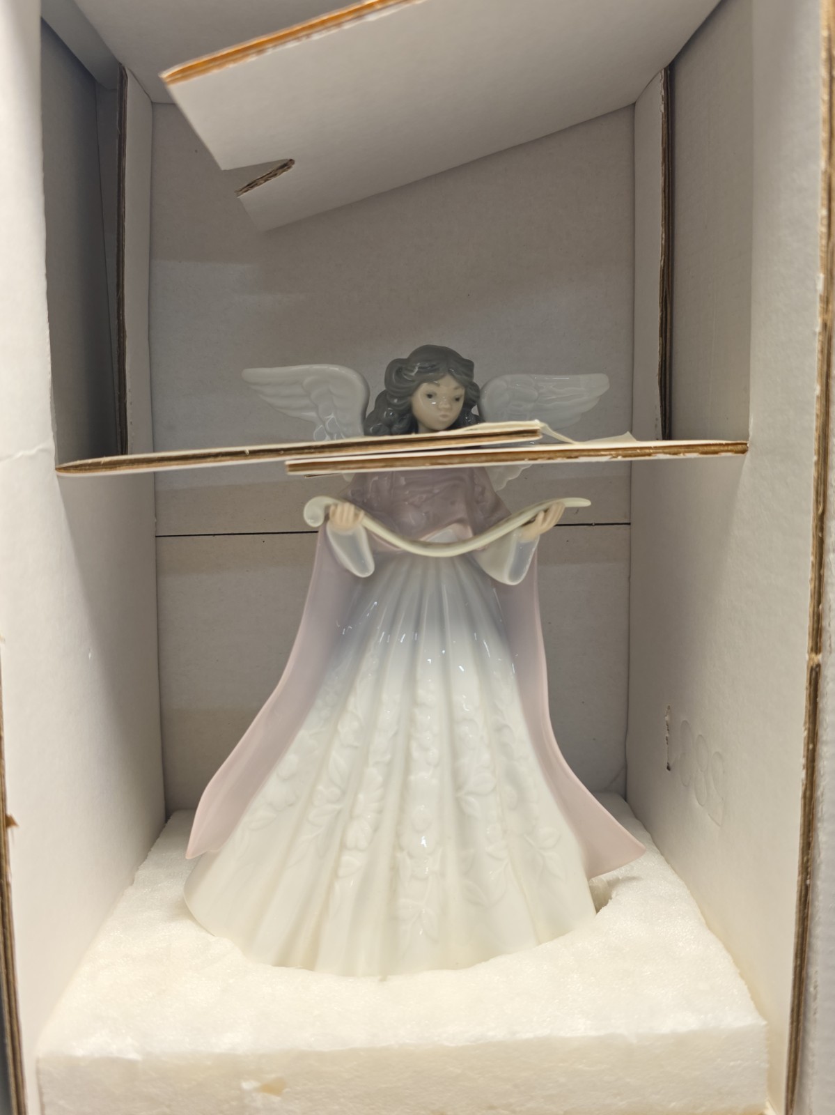 Lladro 1991 Glossy Figurine “Pink Singing Angel” #5831 Tree Topper Lladro 1991 Glossy Figurine “Pink Singing Angel” #5831 Tree Topper