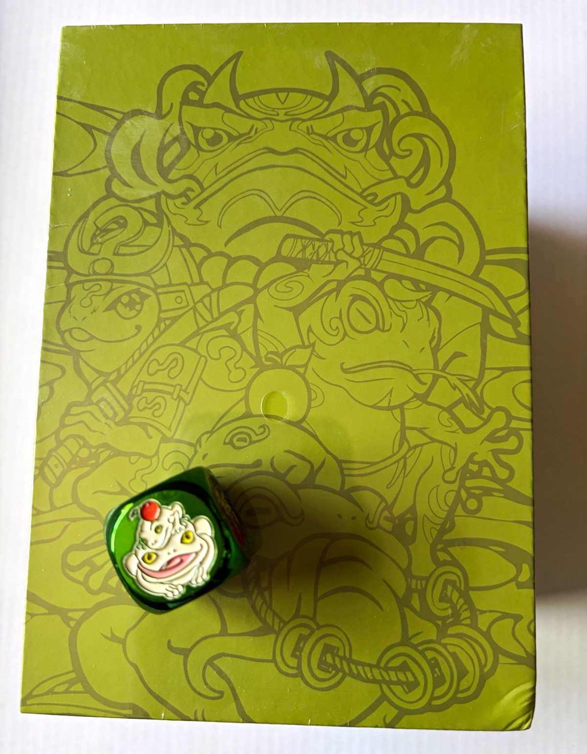 Amanda Lapalme - ManaMoon - Sealed Frog Deckbox - Metal Frog Dice - Yugioh New Amanda Lapalme - ManaMoon - Sealed Frog Deckbox - Metal Frog Dice - Yugioh New