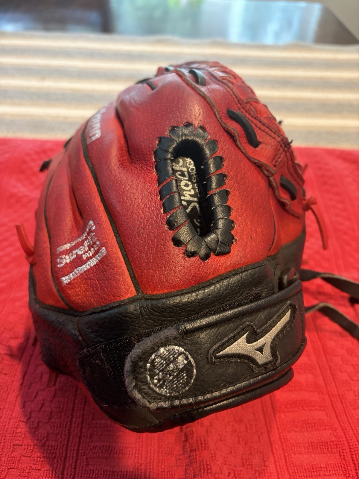 Mizuno Prospect Power Close 12”RHT Model GPP1200Y 1DRD Baseball Glove Red-Black Mizuno Prospect Power Close 12”RHT Model GPP1200Y 1DRD Baseball Glove Red-Black