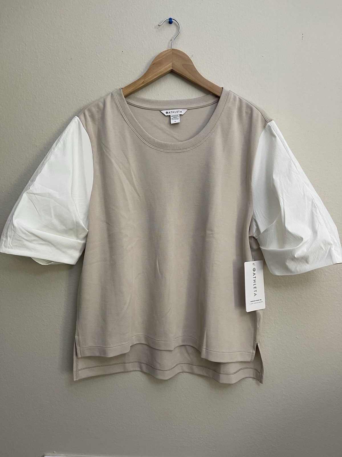 Athleta Harlow Hybrid Tee   Abalone/ White size Medium Athleisure Loungewear