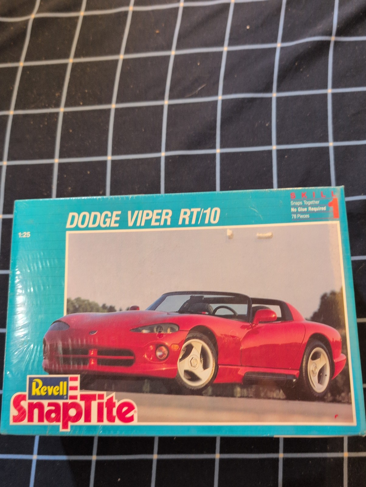 Revell Snaptite 1:25 Dodge Viper RT/10 Model Kit #6260 red NEW Vintage 1992 Revell Snaptite 1:25 Dodge Viper RT/10 Model Kit #6260 red NEW Vintage 1992
