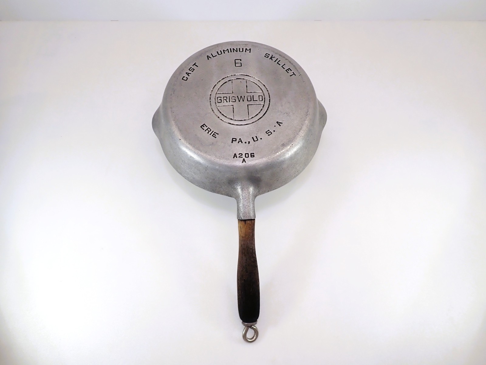 Vintage Griswold #6 Cast Aluminum Skillet A206 A Wood Handle Sits Flat Vintage Griswold #6 Cast Aluminum Skillet A206 A Wood Handle Sits Flat