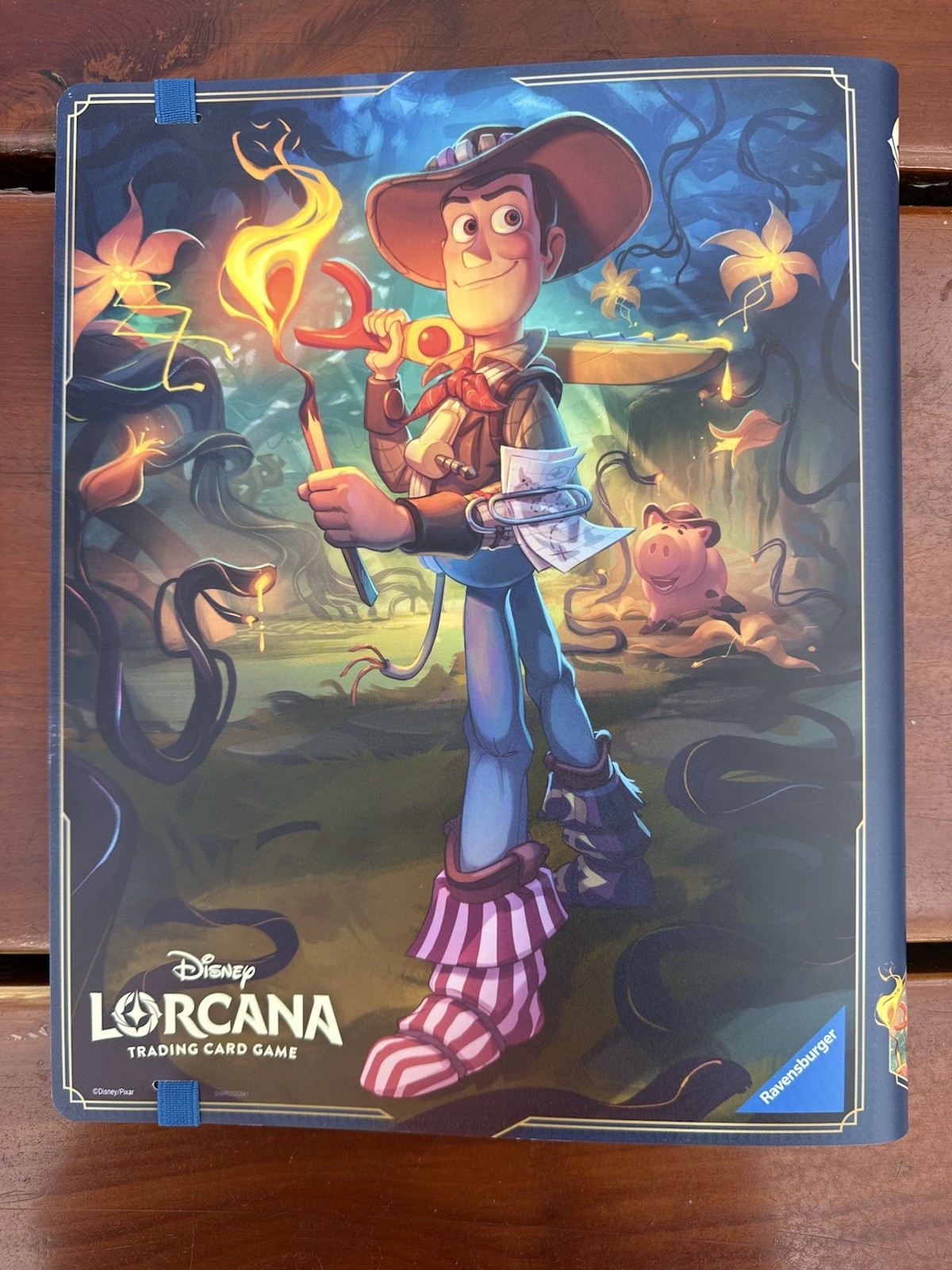 Ravensburger Disney Lorcana TCG Best Buddies Bundle binder. Ravensburger Disney Lorcana TCG Best Buddies Bundle binder.