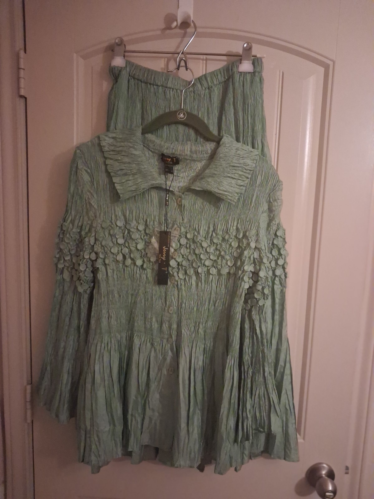 Jenny T New York Women’s 2 Piece XLG Skirt Set Sage Green Textured Pleated NWT