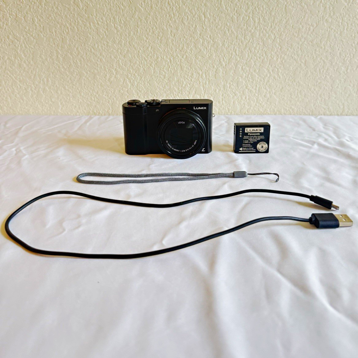 Panasonic LUMIX DMC-ZS100 20.1MP 10x 4K Wi-Fi Viewfinder Black w/ Battery Panasonic LUMIX DMC-ZS100 20.1MP 10x 4K Wi-Fi Viewfinder Black w/ Battery