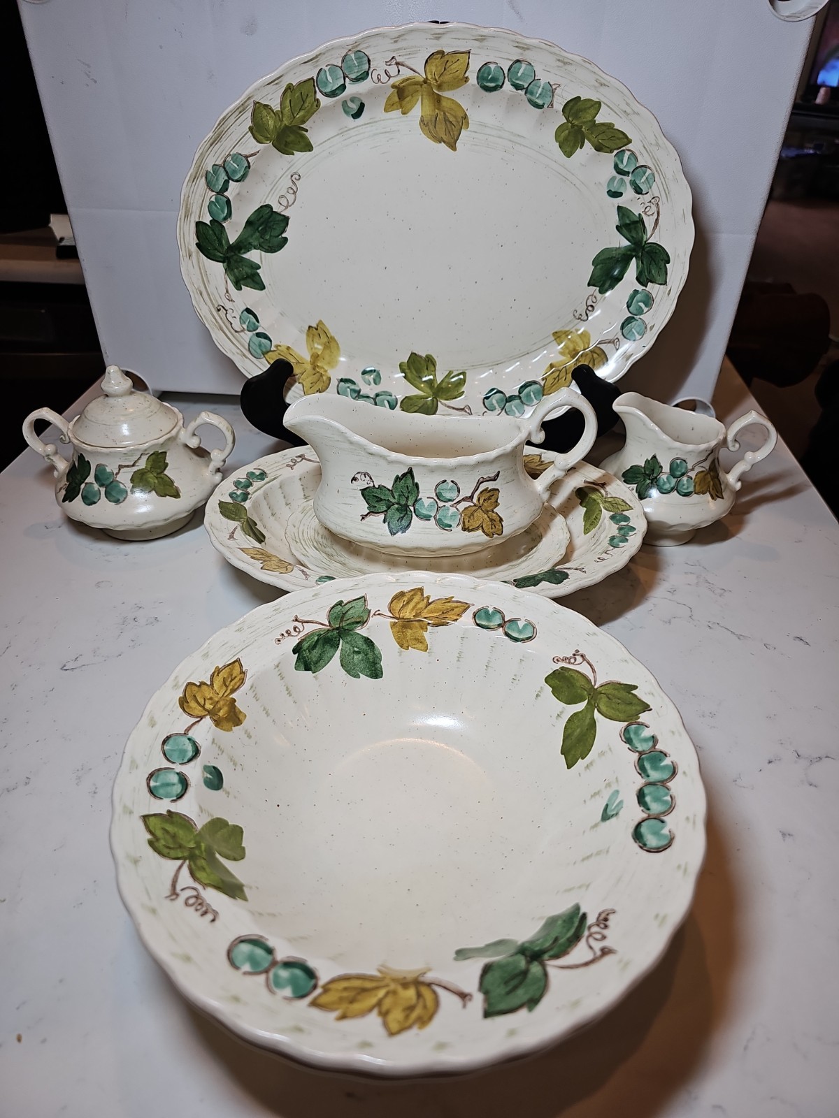 Vintage Metlox Vernon Ware Poppytrail Vineyard 8 Piece Set W/Serving Platter Vintage Metlox Vernon Ware Poppytrail Vineyard 8 Piece Set W/Serving Platter