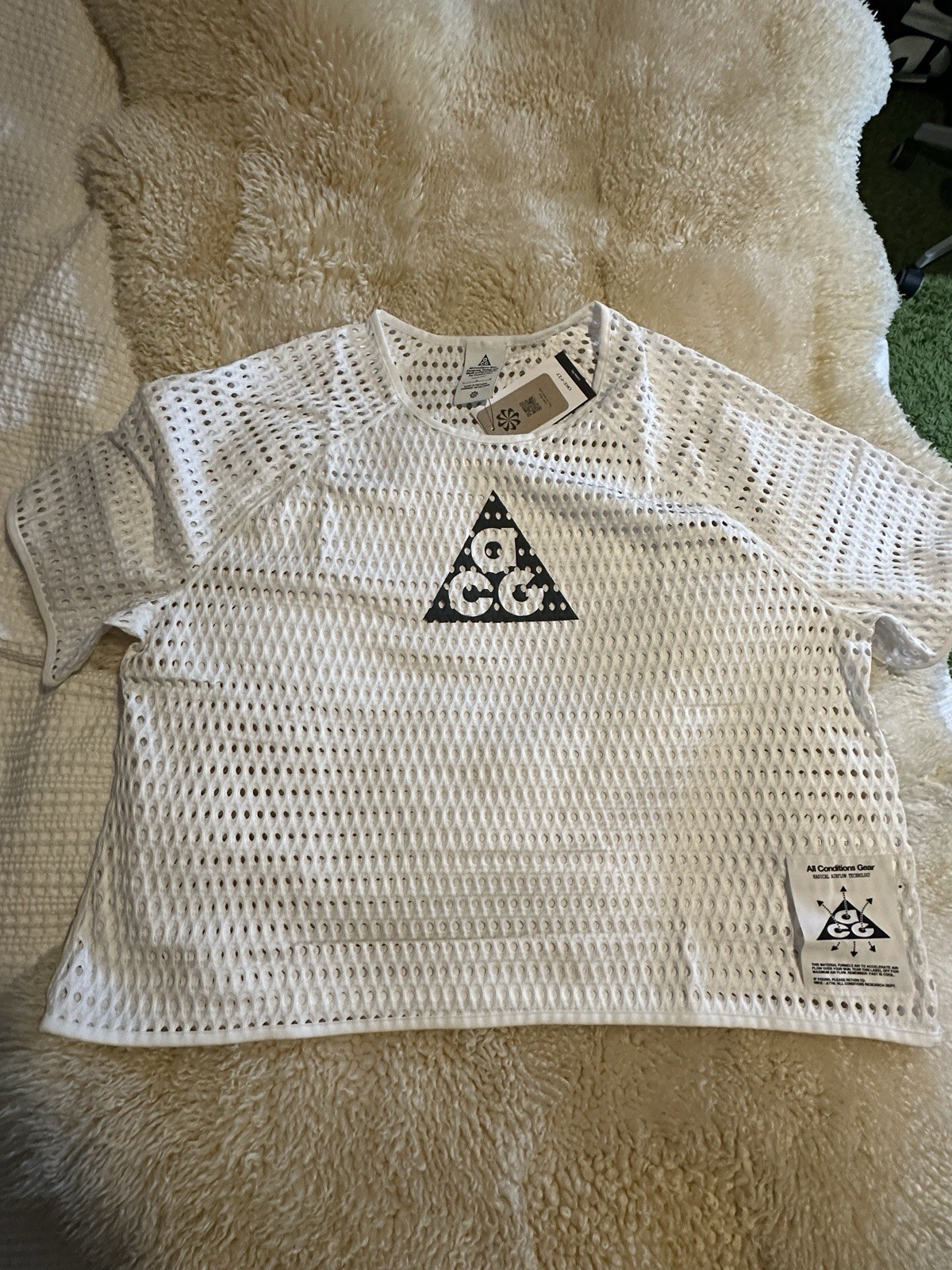 Nike ACG Radical AirFlow Alphafly Short Sleeve Running Top White Size Large NWT Nike ACG Radical AirFlow Alphafly Short Sleeve Running Top White Size Large NWT