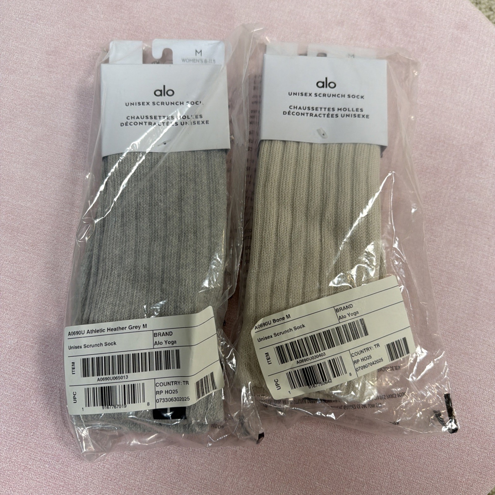 Alo Yoga Long Scrunch Socks 2 Pairs Sz M Beige Grey Black Label Logo Alo Yoga Long Scrunch Socks 2 Pairs Sz M Beige Grey Black Label Logo
