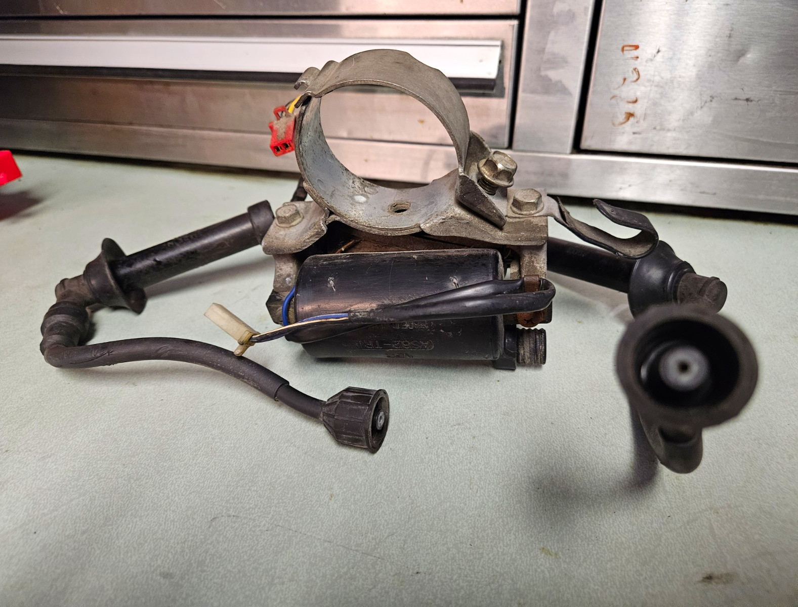 1981 1982 Honda Cx 500c Coil Pack w/Plugs & Bracket Oem 30502-MA1-003 1981 1982 Honda Cx 500c Coil Pack w/Plugs & Bracket Oem 30502-MA1-003