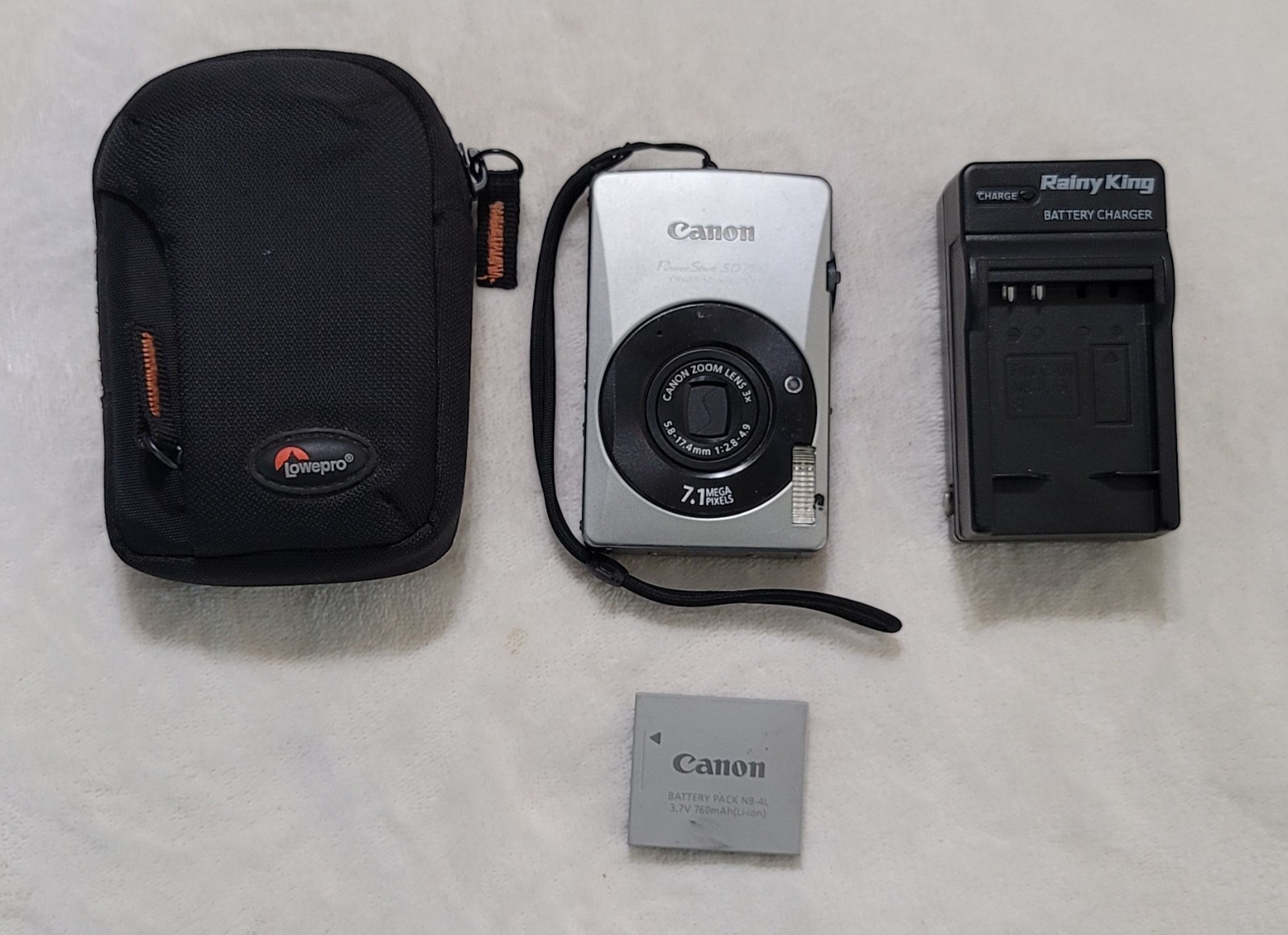 Canon SD750 Digital ELPH Camera 7.1MP 3X Zoom w/ Battery, Charger and Case