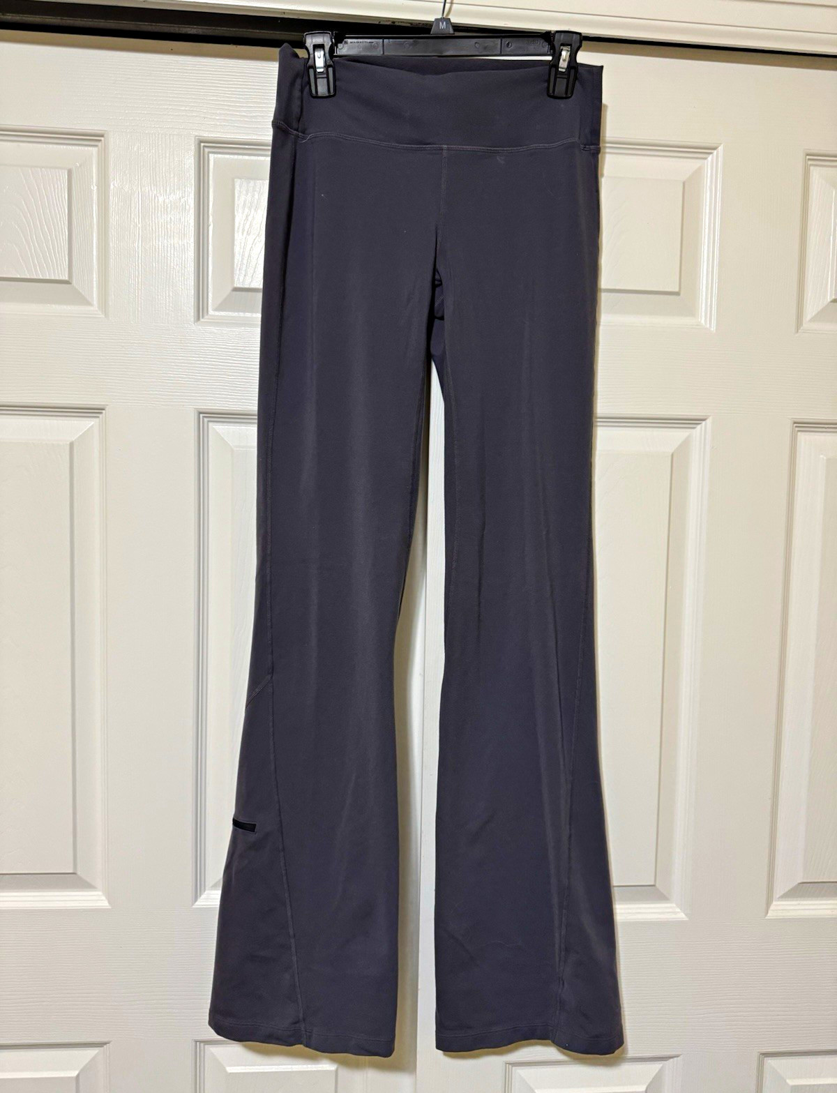 Athleta Gray Polyester Spandex Pull On Pants Pockets Stretch Flared Leg M Athleta Gray Polyester Spandex Pull On Pants Pockets Stretch Flared Leg M