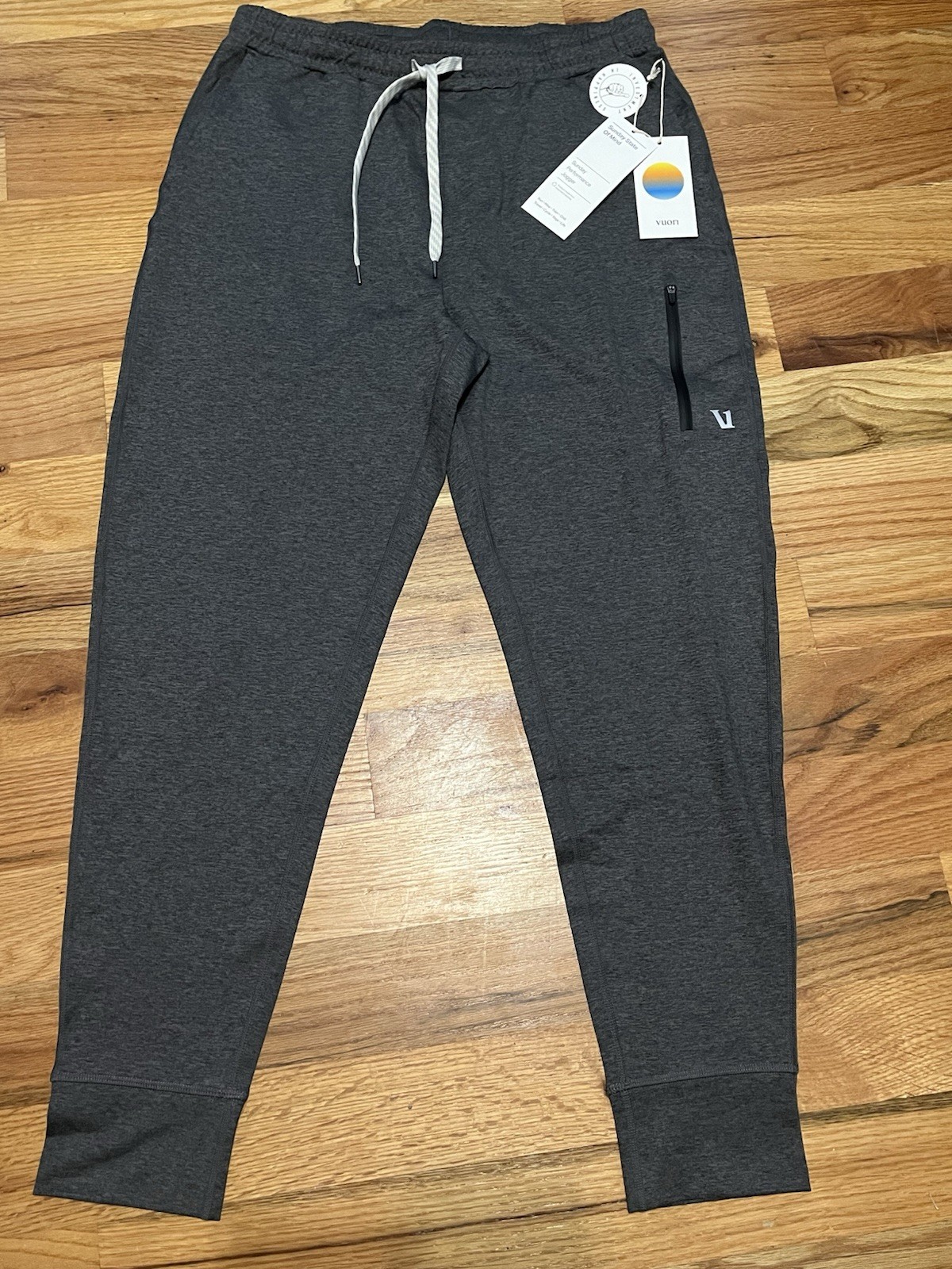 Vuori Sunday Performance Jogger Men’s Medium Charcoal Heather – New With Tags Vuori Sunday Performance Jogger Men’s Medium Charcoal Heather – New With Tags