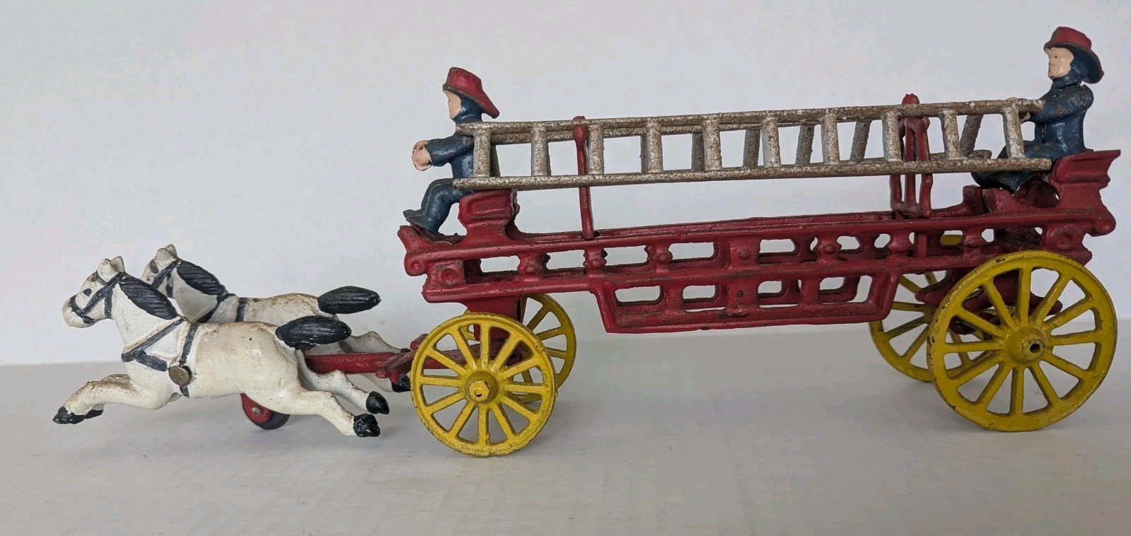 Vintage Cast Iron Toy Horse Drawn Fire Engine 2 Firemen 2 Ladders 2 Supports Vintage Cast Iron Toy Horse Drawn Fire Engine 2 Firemen 2 Ladders 2 Supports