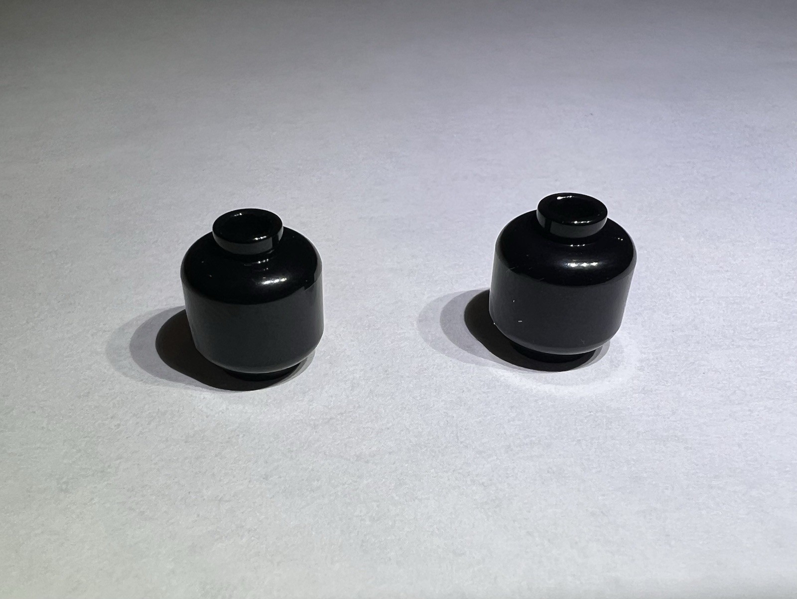 Lego Lot Of 2 Black Minifigure Heads Head Solid Plain Black Mini New City Part 