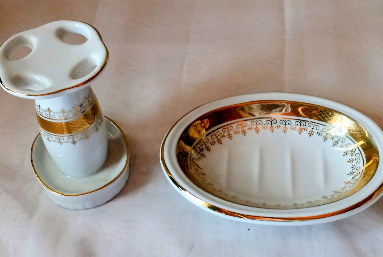 Vtg Richard Andre Porcelain Toothbrush Holder & Soap Dish White/Gold  #R.  AK#4