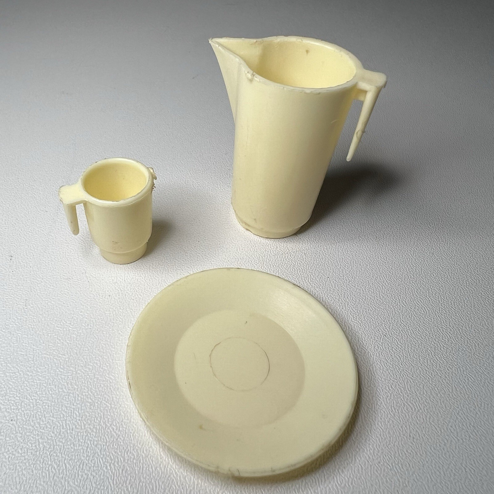 Vintage 1976 Mattel Barbie Star Traveler RV Toy Dishes Off White Vintage 1976 Mattel Barbie Star Traveler RV Toy Dishes Off White