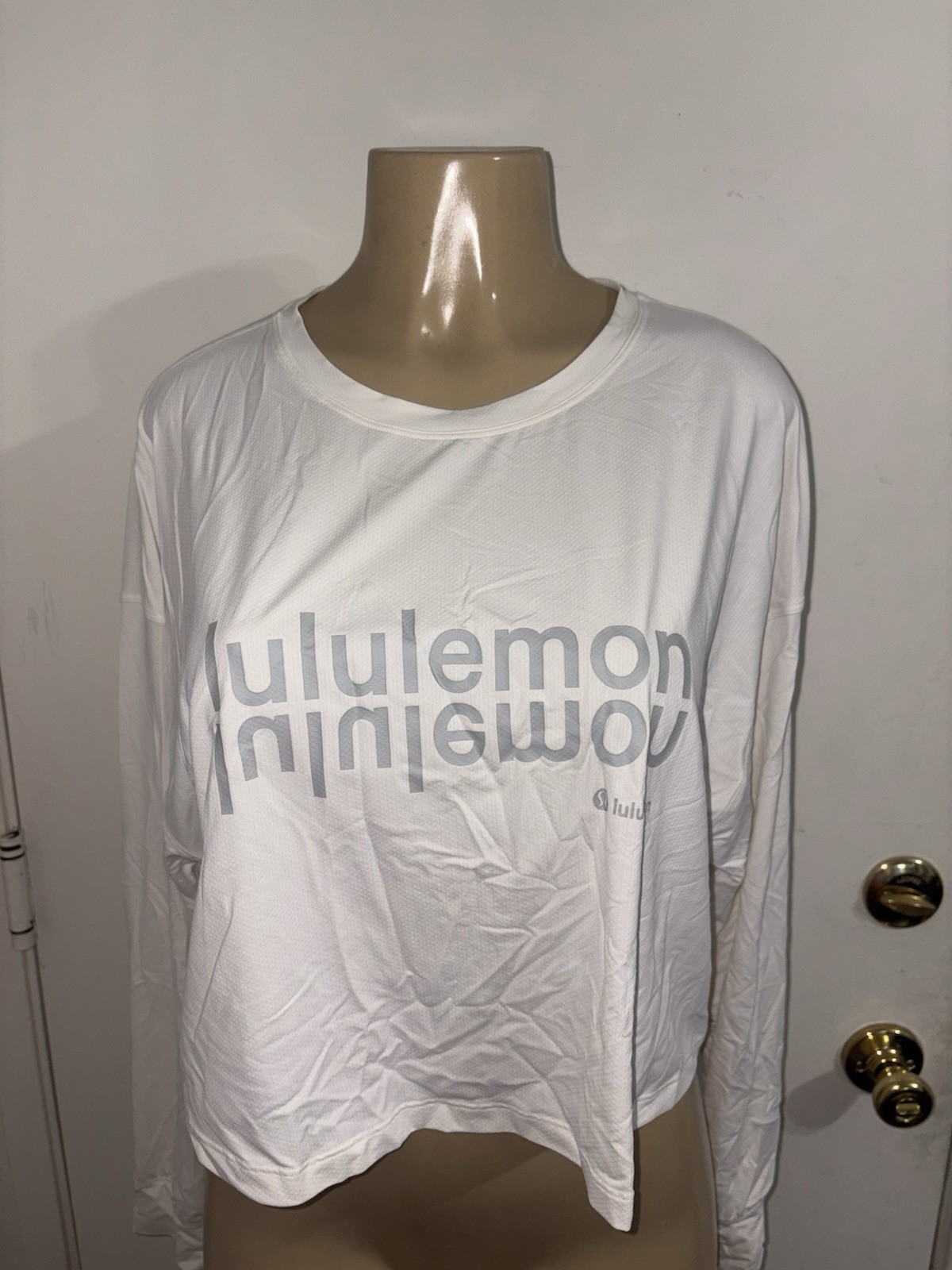 Lululemon White Long Sleeve Cropped Top Size M