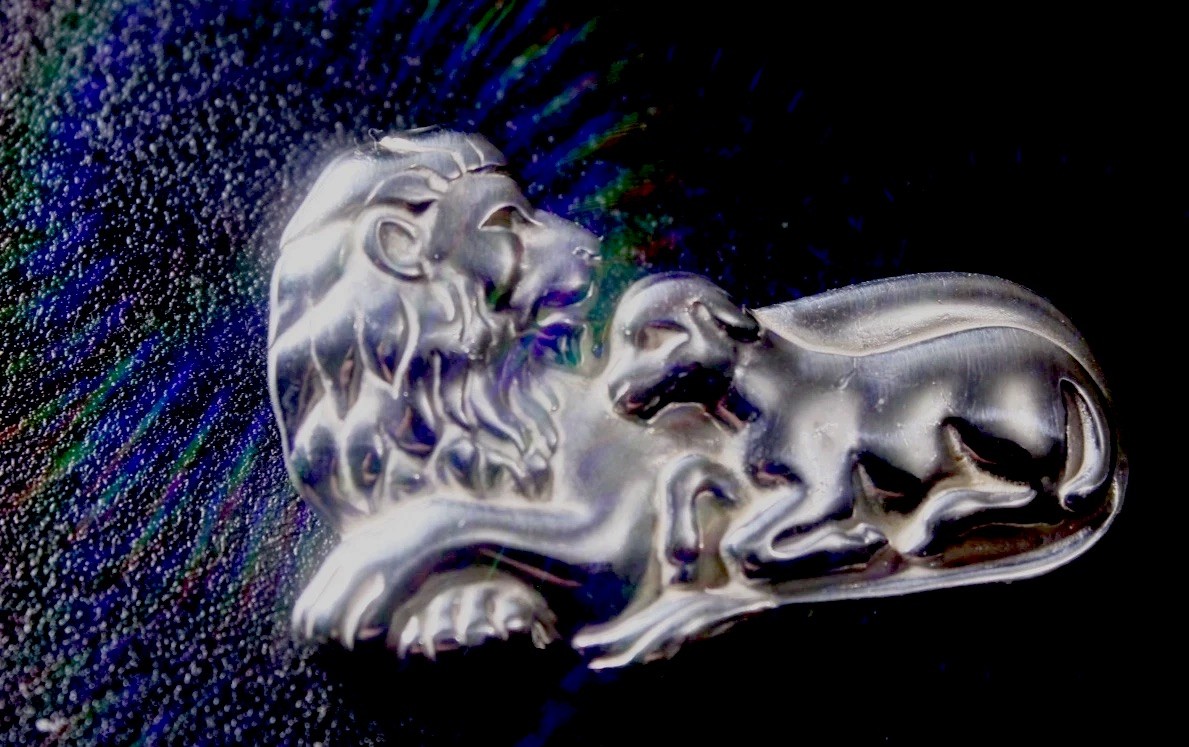 NOS 1970s MUSEUM GRADE JAMES AVERY STERLING SILVER LION & THE LAMB BROOCH 10.7g