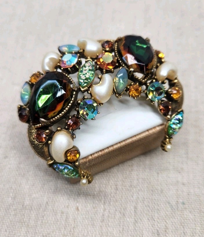 Gorgeous Vintage Florenza Moon Shaped Rhinestone Brooch Rare Piece Exquisite... Gorgeous Vintage Florenza Moon Shaped Rhinestone Brooch Rare Piece Exquisite...