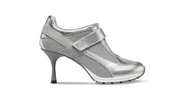 SNEEX SILVER METALLIC LADIES TEPPER NAPA LEATHER HEELS SIZE 9M - EUC $595