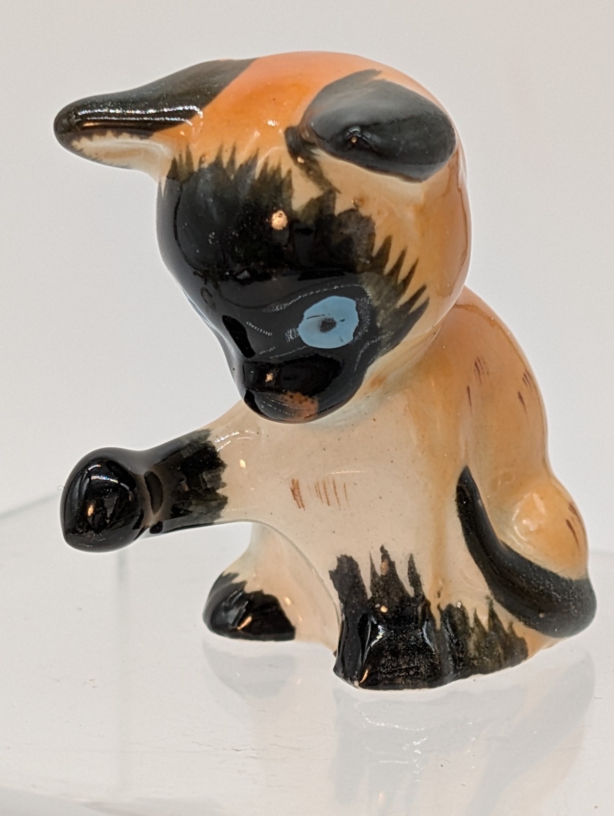 Vtg Ceramic Siamese Cat Figurine Blue Eyes Playful Orange Black Licking Glossy Vtg Ceramic Siamese Cat Figurine Blue Eyes Playful Orange Black Licking Glossy